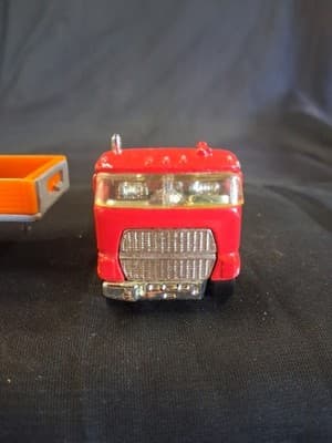 1981 Hot Wheels Red Rapid Delivery Truck Cab Die Cast 1:64 With Trailer & Logs - Thumbnail 3