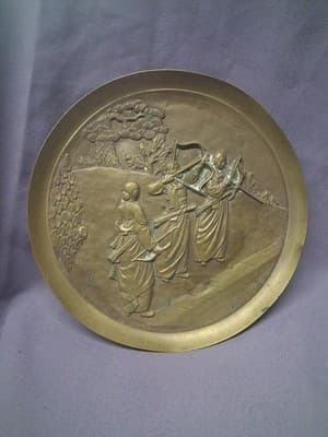 IMPRESSIVE EARLY 20c JAPANESE BRONZE HUNTING GARDEN SCENE WALL PLAQUE PLATTER - Thumbnail 2