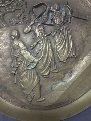 IMPRESSIVE EARLY 20c JAPANESE BRONZE HUNTING GARDEN SCENE WALL PLAQUE PLATTER - Thumbnail 12