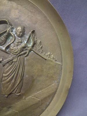 IMPRESSIVE EARLY 20c JAPANESE BRONZE HUNTING GARDEN SCENE WALL PLAQUE PLATTER - Thumbnail 6