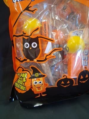 Pez Halloween Party Bag Set Of 12 Dispensers With Candy Collectible Nostalgic - Thumbnail 2