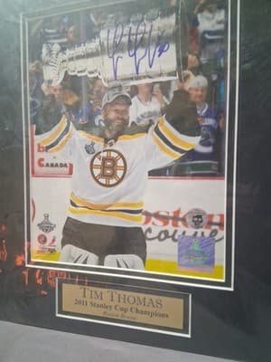 TIM THOMAS AUTOGRAPHED 8X10 COLOR PHOTO With COA - BOSTON BRUINS! - Thumbnail 7