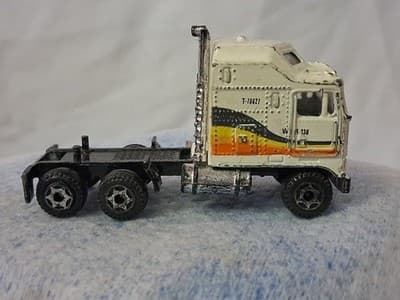 Vintage 1980’s Zee Toys Diecast Kenworth Semi-Truck White 1:64 Scale - Thumbnail 3