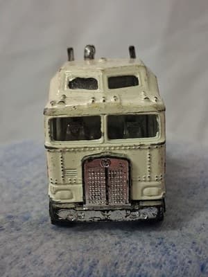 Vintage 1980’s Zee Toys Diecast Kenworth Semi-Truck White 1:64 Scale - Thumbnail 2