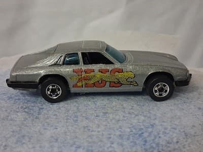 Hot Wheels Blackwall 1977 Jaguar XJS Vintage Jag Diecast - Thumbnail 3