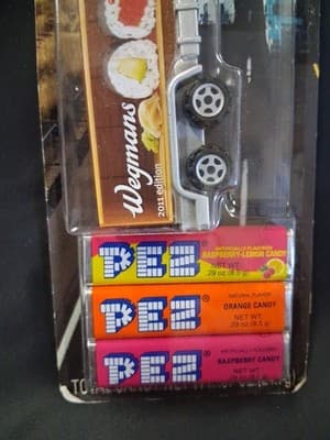 PEZ Wegmans Chicken On Trailer Brown Cab Brown Truck Hauler Semi 2009 NOC - Thumbnail 3