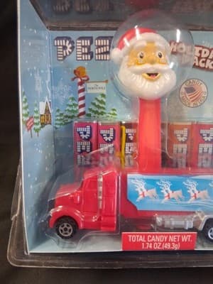 2009 Pez Holiday Pack - Santa Pez Dispenser, Truck & 6 candy packets - NIP - Thumbnail 2