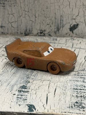 Disney Pixar Cars 3 Lightning McQueen as Muddy Chester Whipplefilter Mud Brown - Thumbnail 3