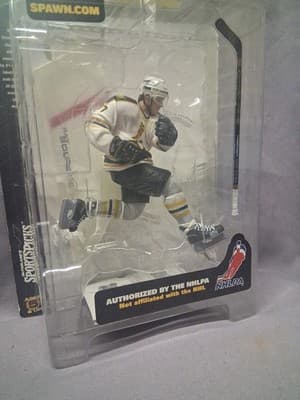 McFarlane Ray Bourque #77 Defense NHLPA Sports Picks Figure - Thumbnail 3