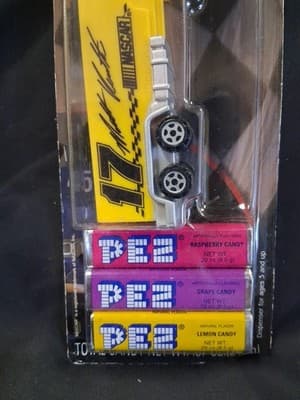 VTG MATT KENSETH #17 * TRACTOR TRAILER Pez Dispensers * New On Original Card USA - Thumbnail 3