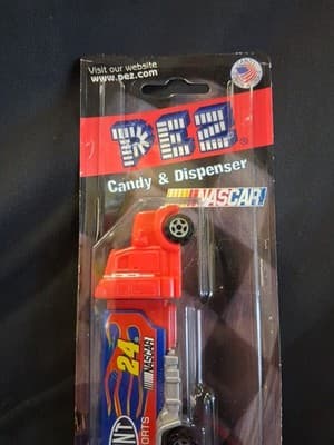 Pez NASCAR Jeff Gordan #24 Du Pont Semi Truck (2005) New on Card Blister Pack - Thumbnail 2
