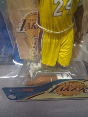 2006 MCFARLANE NBA SERIES 11 KOBE BRYANT LA LAKERS YELLOW JERSEY VARIANT - Thumbnail 3