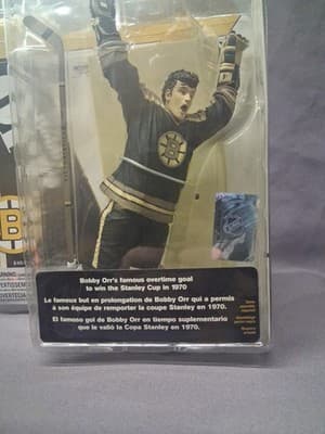 Bobby Orr NHL Mcfarlane Legends series 4 action figure 2006 Variant NIB - Thumbnail 2