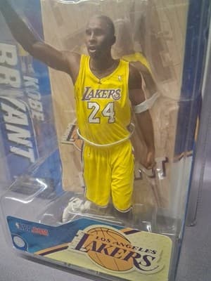 2006 MCFARLANE NBA SERIES 11 KOBE BRYANT LA LAKERS YELLOW JERSEY VARIANT - Thumbnail 4