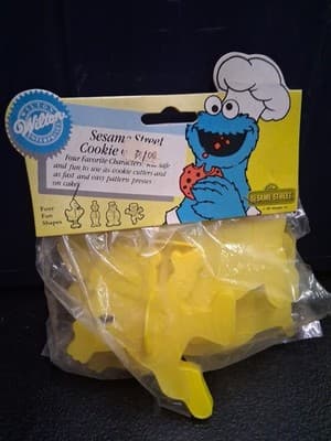 NEW VINTAGE 1988 WILTON JIM HENSON SESAME STREET COOKIE CUTTERS 4 LARGE FIGURES - Thumbnail 2