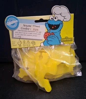 NEW VINTAGE 1988 WILTON JIM HENSON SESAME STREET COOKIE CUTTERS 4 LARGE FIGURES
