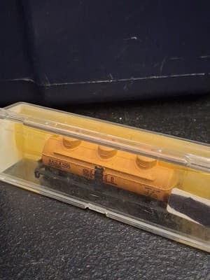 Vintage N Scale Shell Oil Three Dome Tank Car SCCX #1105 - Thumbnail 4