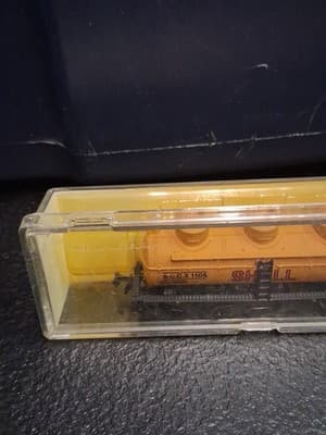 Vintage N Scale Shell Oil Three Dome Tank Car SCCX #1105 - Thumbnail 2