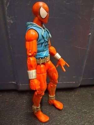 Marvel Legends Scarlet Spider 6" Figure Ben Reilly Spider-Man Retro Vintage - Thumbnail 5