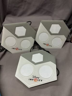 Disney Infinity 1.0 & 2.0 Bundle (Nintendo Wii U, 2012) Games Pads Figures + - Thumbnail 2