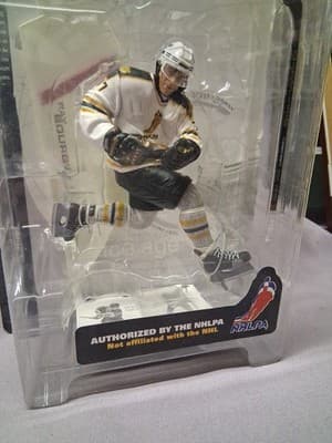 2000 McFarlane Sports Picks NHLPA Series 1 ROY BOURQUE Action Figure NEW NIP f4 - Thumbnail 2