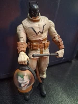 McFarlane Toys DC Multiverse Last Knight on Earth Batman 7" Action Figure *LOOSE - Thumbnail 2