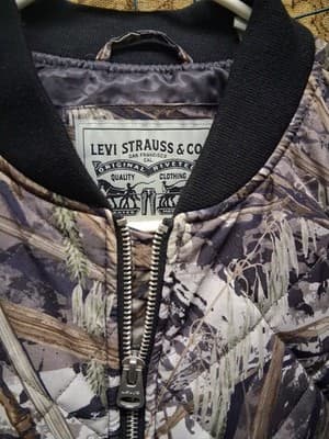 Levi’s Men’s Real Tree Quilted Bomber Jacket Size Small Lightweight NWT - Thumbnail 2