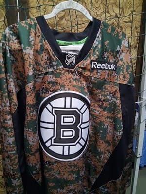 Boston Bruins Men's 2XL 2014 Veteran's Day Reebok Camo Practice Jersey - Thumbnail 2