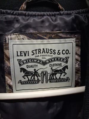 Levi’s Men’s Real Tree Quilted Bomber Jacket Size Small Lightweight NWT - Thumbnail 3
