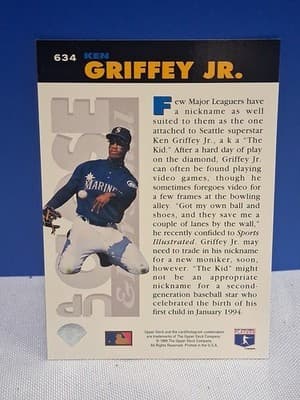 1994 Collector's Choice Up Close and Personal Ken Griffey Jr. #634 - Thumbnail 2