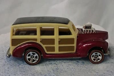 Hot Wheels California Dreamin' 40's Woody Redline 5 Spoke - Thumbnail 3