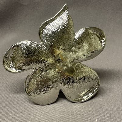 Vintage Enamel and Rhinestone Ring Holder - Flower Shape - Excellent Condition - Thumbnail 3