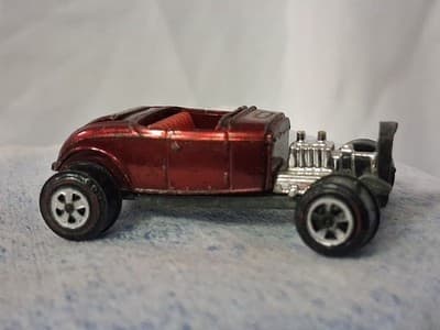 Johnny Lightning Topper Redline ‘32 Ford Roadster Rumble Seat Red Die-cast 1:64