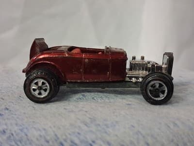 Johnny Lightning Topper Redline ‘32 Ford Roadster Rumble Seat Red Die-cast 1:64 - Thumbnail 2