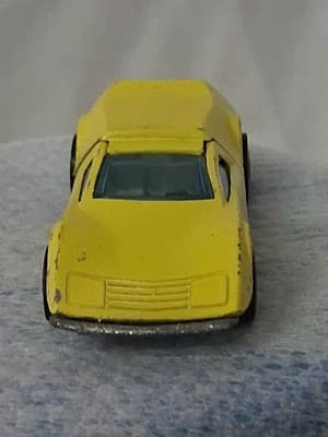 Hot Wheels 1969 REDLINE Yellow Buzz-Off Diecast Car, Nice Cond Hong Kong 🐝 - Thumbnail 6