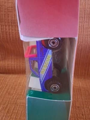 Hot Wheels Aquafresh Kids Toothpaste 4WD Rescue Pick Up Truck Blue/Pink - NIB - Thumbnail 4