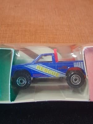 Hot Wheels Aquafresh Kids Toothpaste 4WD Rescue Pick Up Truck Blue/Pink - NIB - Thumbnail 6