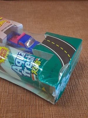 Hot Wheels Aquafresh Kids Toothpaste 4WD Rescue Pick Up Truck Blue/Pink - NIB - Thumbnail 8