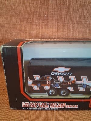 1991 RACING CHAMPIONS NASCAR A J FOYT CHEVROLET 1:64 DIE CAST CAB TRANSPORTER - Thumbnail 2
