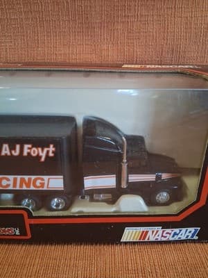 1991 RACING CHAMPIONS NASCAR A J FOYT CHEVROLET 1:64 DIE CAST CAB TRANSPORTER - Thumbnail 3