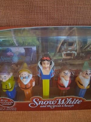PEZ Disney Snow White And The Seven Dwarfs Collector Series Limited Edition NEW - Thumbnail 4
