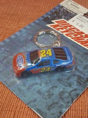 Jeff Gordon #24 - Winner's Circle - 1/87 Scale - Nascar Diecast Keychain - Thumbnail 2