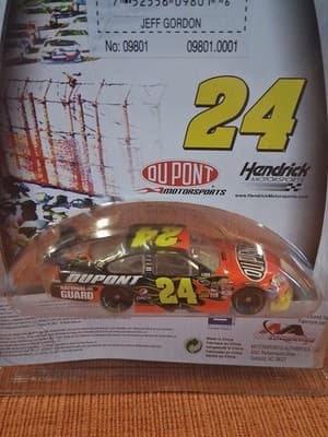 2010 Jeff Gordon 1/64 Winners Circle NASCAR Dupont Uniform BRAND NEW - Thumbnail 4