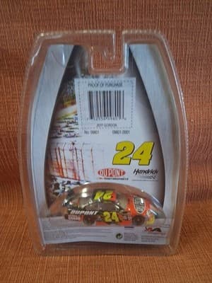2010 Jeff Gordon 1/64 Winners Circle NASCAR Dupont Uniform BRAND NEW - Thumbnail 3