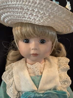 Gorham Fondest Memories POLLYANA Doll VT815 "OH WHAT A BEAUTIFUL MORNING" - Thumbnail 2