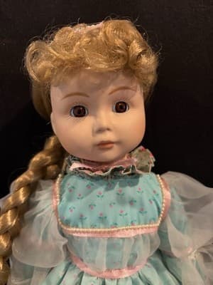 VTG Gorham Porcelain Musical Doll Rapunzel “Moonlight Serenade” Fondest Memories - Thumbnail 4