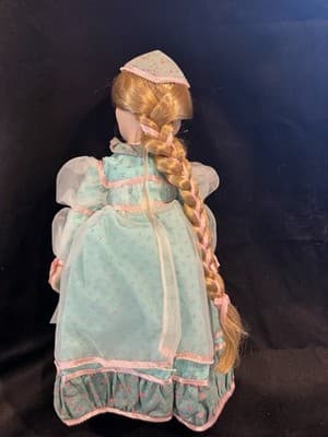 VTG Gorham Porcelain Musical Doll Rapunzel “Moonlight Serenade” Fondest Memories - Thumbnail 7