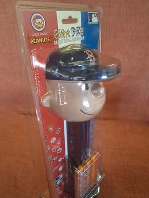 MLB Boston Red Sox Musical CHARLIE BROWN Giant PEZ Dispenser - Thumbnail 4