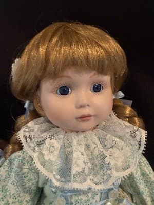 1989 Vintage Gorham Collection Porcelain Doll Musical Fondest Memories Gretel - Thumbnail 2