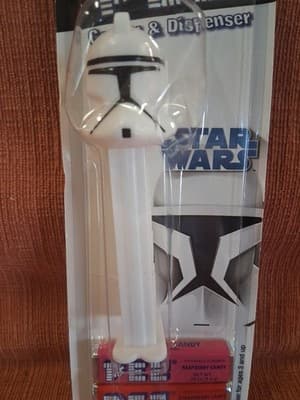 PEZ - Star Wars: The Clone Wars "Clone Trooper" Candy & Dispenser - Thumbnail 2